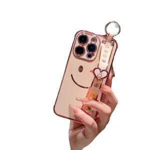 Coque de Téléphone Plaquée pour iPhone avec Bracelet Smiley et Charme Cœur Étui de Protection