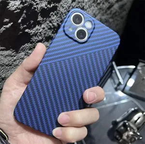 Blue carbon fiber texture phone case, ultra-thin full coverage protective cover details.