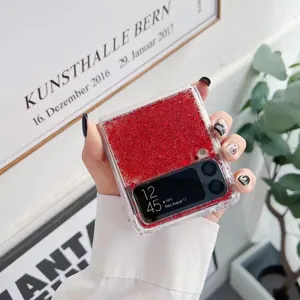 Glitzer Epoxid Handyhülle Detail mit funkelndem roten Design und passgenauen Ausschnitten.