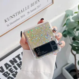 Nahaufnahme der klaren Glitzer Epoxid Handyhülle mit funkelndem Pailletten-Design im Detail.