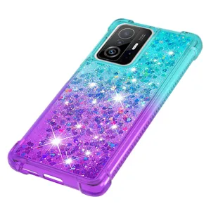 Details van het blauw paarse verloop glitter vloeibaar zand hoesje met hoekbescherming.