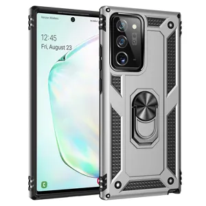 Vista de detalle de funda robusta, proteccion de armadura pesada con soporte anillo metal.