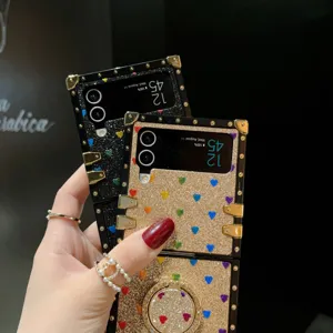 Glitzer Herz Schutzhülle für Samsung Z Flip mit Ringhalter und luxuriösen Metallecken.
