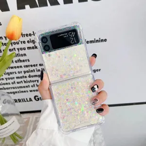 Detaillierte Nahaufnahme der funkelnden Epoxidharz Schutzhülle für moderne Falttelefone.
