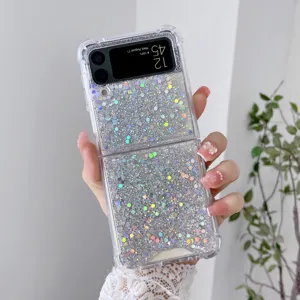 Nahaufnahmen der klaren Glitzer Epoxid Handyhülle für Foldable Smartphones mit Pailletten.