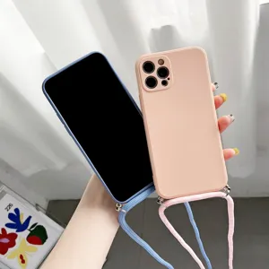 Siliconen telefoonhoesje met koord voor iPhone, zachte beschermhoes met draagkoord.