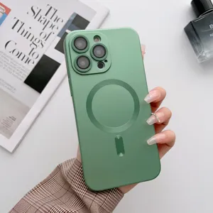 Coque de Téléphone Magnétique Verte Compatible avec iPhone MagSafe Finition Métallique