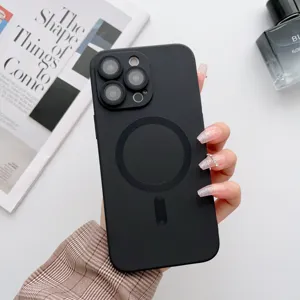 Coque de protection magnetique compatible iPhone en couleur noire elegante avec fonction MagSafe