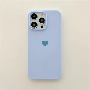 Coque de téléphone en silicone mat avec joli motif cœur bleu, protection souple.