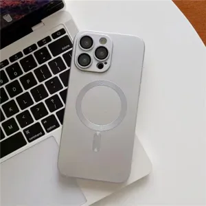 Coque de téléphone mate magnétique compatible avec iPhone avec protection d'objectif.