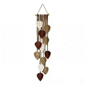 Handgemaakte macramé wandhanger detail, boho katoenen bladeren wandtapijt close-up textuur.