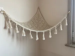 Amaca angolare per giocattoli in macramè fatta a mano con perline di legno, custodia per bambini.