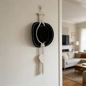 Boho macramé hoedenhouder voor wandmontage, handgemaakte katoenen touw hoedenorganizer.