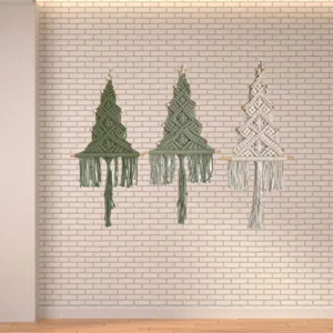 Suspension murale d'arbre de Noël en corde de coton faite à la main avec des glands.