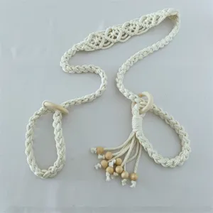 Tracolla per tappetino yoga in macramé fatta a mano con anelli di legno, portatile e leggera.