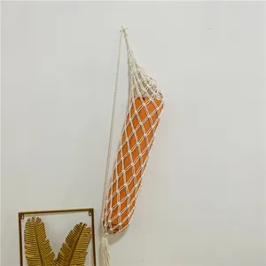 Borsa a tracolla per tappetino yoga in macramé fatta a mano con frange, rete in cotone leggera.