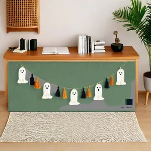 Ghirlanda di fantasmi di Halloween fatta a mano con nappe per decorazione parete festa.