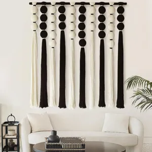 Handgemaakt zwart-wit katoenen wandkleed met kwastjes, boho woondecoratie voor de slaapkamer.