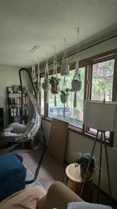 Handgemaakte macramé plantenhangers katoenen touw hangende mand voor binnen balkon.