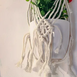 Handgemaakte macrame plantenhanger hangende bloempot houder van katoenen touw decor