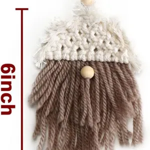 Hermoso adorno colgante de arbol de Navidad gnomo de macrame tejido a mano para casa.