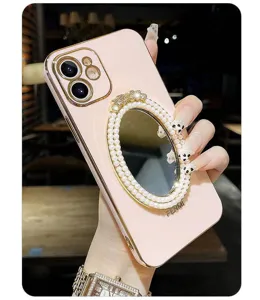 Vista dettagliata della custodia per telefono rosa galvanizzata con specchio di perle.