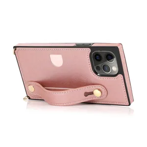 Gedetailleerd overzicht van de roze lederen telefoonhoes met polsband en kaartsleuf.