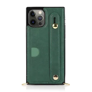 Groene lederen telefoonhoesje met kaartsleuf en polsband, stijlvolle en beschermende achterkant.