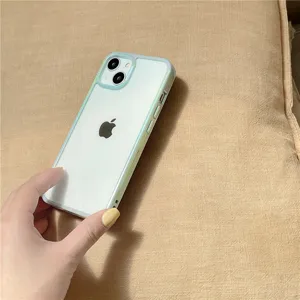 Transparante telefoonhoes met verlooprand voor iPhone, stijlvol bescherming detail.