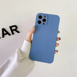 Funda de teléfono de silicona mate de color sólido con recortes precisos para la cámara.