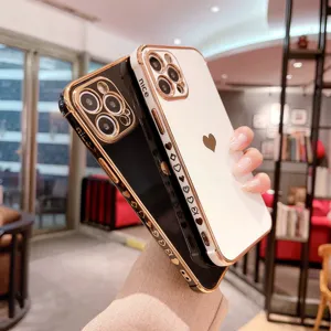 Luxe gegalvaniseerd hoesje met hartjesmotief voor iPhone, tweekleurig ontwerp, stijlvolle look.