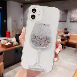 Transparente Handyhülle mit flüssigem Glitzer Weinglas für iPhone, weicher Kantenschutz Detailbild.