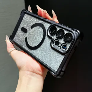 Gros plan détaillé de la coque de téléphone à paillettes de luxe avec coins de protection galvanisés.