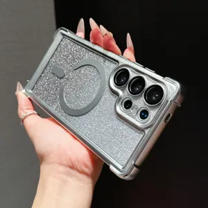 Vue détaillée de la coque de téléphone magnétique à paillettes électrodéposée de luxe.