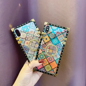 Funda de teléfono con patrón de azulejos de mosaico retro y soporte de anillo estilo baúl.