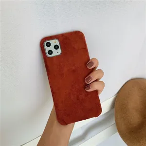 Custodia per telefono camoscio peluche autunno inverno vista dettaglio, cover morbida.