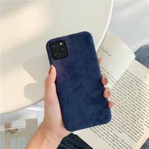 Custodia per cellulare invernale in morbido peluche per iPhone, comoda presa, blu scuro.