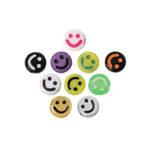 Acryl Smiley Perlen Detailansicht, bunte runde lose Abstandshalter fuer DIY Schmuckherstellung.