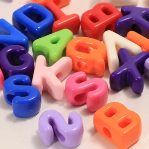 Perles de lettres en acrylique colore grand trou pour fabrication de bijoux DIY collier bracelet.