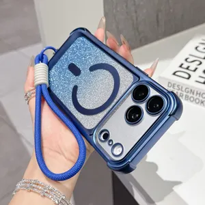 Dettaglio della custodia magnetica blu glitterata con protezione fotocamera e cordino.