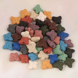 Perles en pierre volcanique en forme de papillon colorees pour la creation de bijoux faits main.