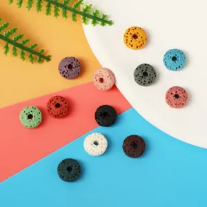 Cuentas donut de piedra de lava natural coloridas porosas para manualidades de joyería DIY.