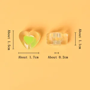 Abalorios de corazon acrilico transparente con nucleo fluorescente para joyeria DIY