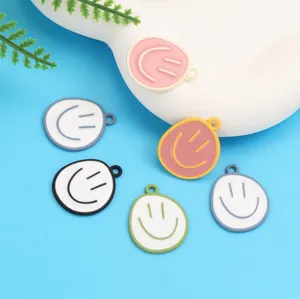 Pendentif visage souriant en alliage coloré accessoires bijoux DIY faits main pour bracelet.