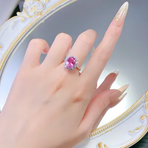 Splendido anello ovale in argento S925 con zaffiro rosa e pietre brillanti eleganti.