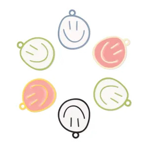Pendatifs visage smiley en alliage coloré pour bracelets et colliers faits main DIY.