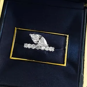 Prachtig S925 zilver markies diamant ring detail, sprankelende stenen, luxe sieraden.