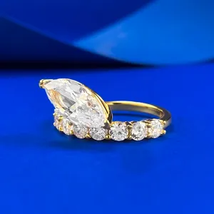 Gedetailleerd overzicht van S925 zilveren marquise diamant ring, luxe designer sieraad.