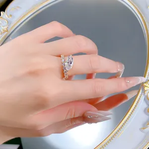 S925 zilveren markies witte diamant ring voor dames, luxe design detailweergave.
