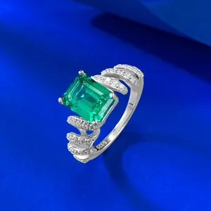 Wunderschöner S925 Silber Ring mit grünem Edelstein im Smaragdschliff und modischem Band